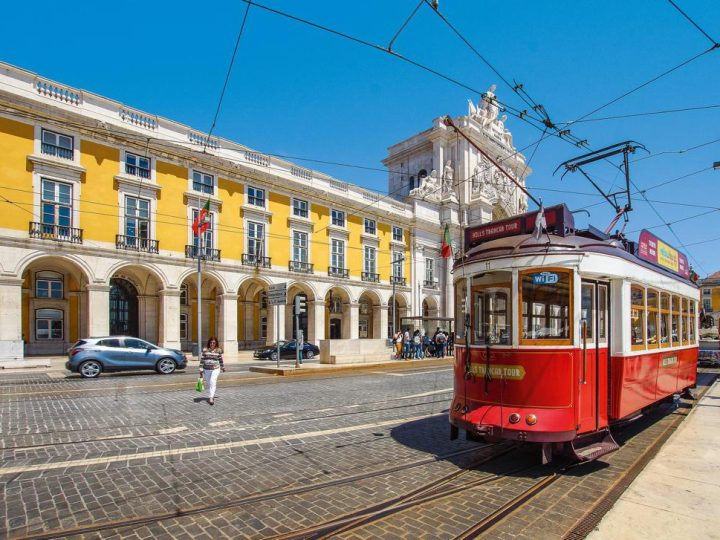 Visitare Lisbona nel solco di Tabucchi e Pessoa