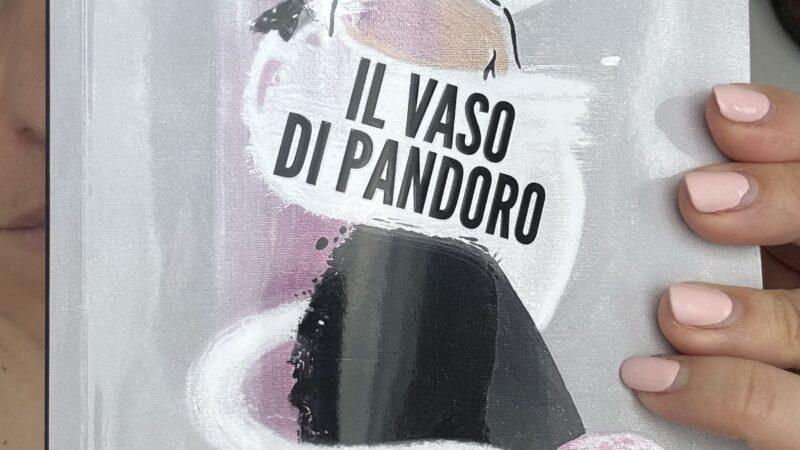 Il vaso di Pandoro: Lucarelli svela l’illusione social dei Ferragnez