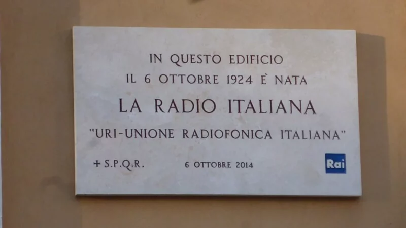 La radio fa 100: evviva la radio!